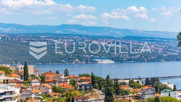 Opatija, központ, vonzó háromszobás lakás új építésű épületben, tengeri kilátással, NKP 105 m2