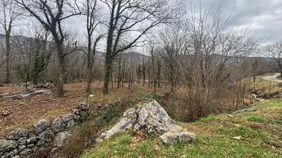 N.Vinodolski, Tribalj, zemljište uz potok,1066 m² savršeno ravnog terena