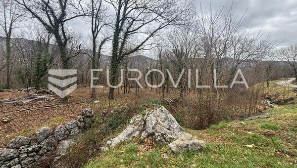 Novi Vinodolski, Tribalj - Nehir kenarı arsa: 1.066 m² mükemmel düz arazi