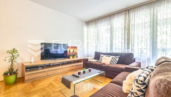 Zagreb Dubrava'da 81 m², localı, tek yatak odalı daire