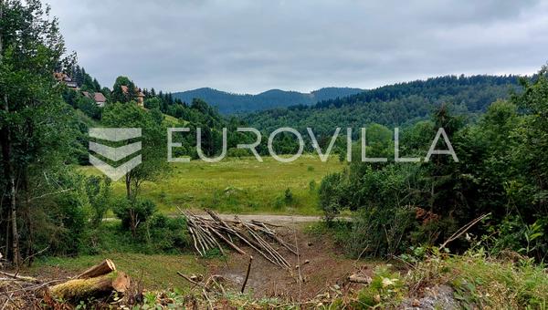 Fuzine, merkez, göl manzaralı 1034 m2 inşaat parseli