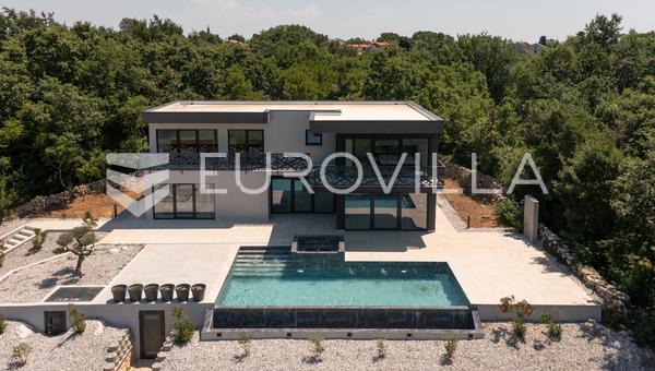 Istria, Svetvinčenat, villa imponente con piscina e sauna su un ampio terreno edificabile