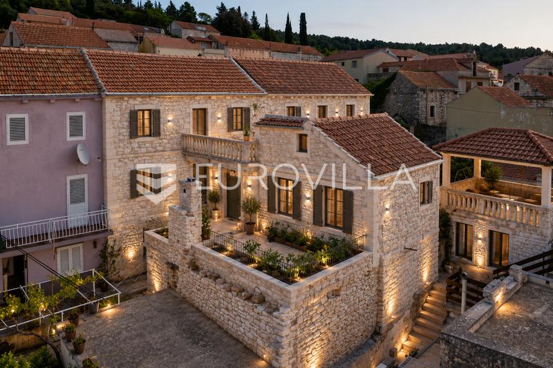 Øya Korcula, Vela Luka, hus for renovering i sentrum - 13