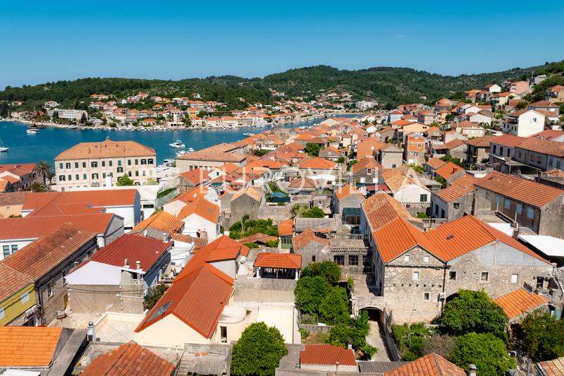 Øya Korcula, Vela Luka, hus for renovering i sentrum - 2