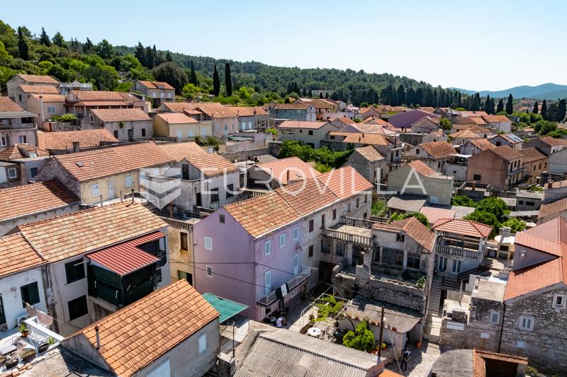 Øya Korcula, Vela Luka, hus for renovering i sentrum - 9