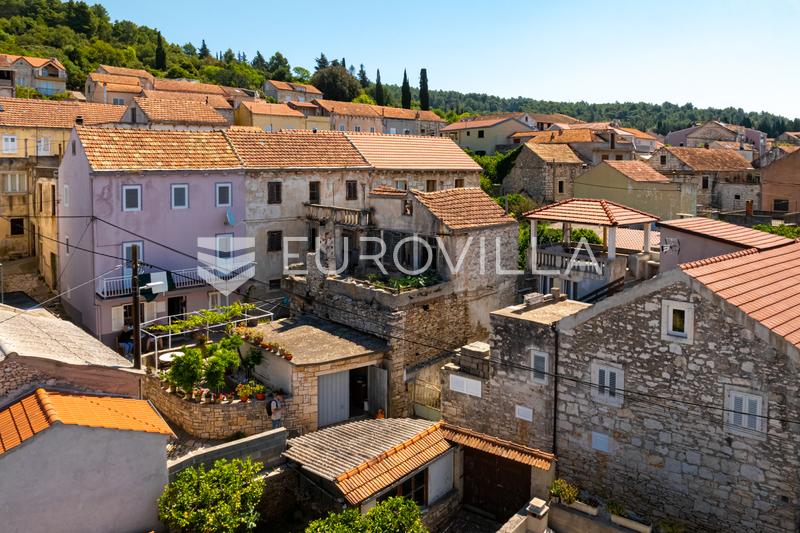 Øya Korcula, Vela Luka, hus for renovering i sentrum - 3