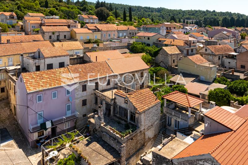 Øya Korcula, Vela Luka, hus for renovering i sentrum - 4