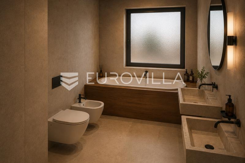 Øya Korcula, Vela Luka, hus for renovering i sentrum - 18