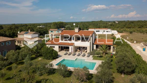 İstria, Savičenta, Jursici'de, 1986 m2'lik geniş bir arsa üzerinde 400 m2'lik modern villa