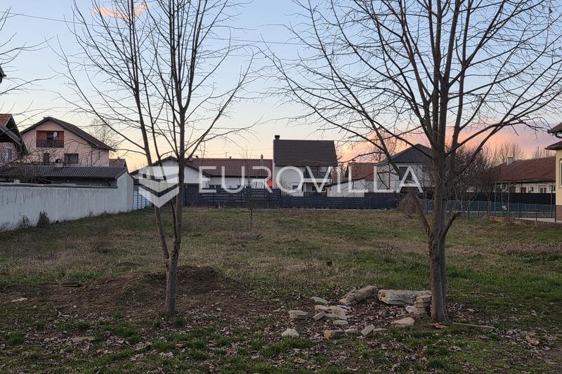 Osijek, Cvjetno naselje, građevinsko zemljište 559 m² u mirnom naselju