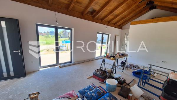 Duga Resa, Mreznicki Varos, ev 73 m², YENİ YAPILMIŞ, Mreznica'ya 120 m