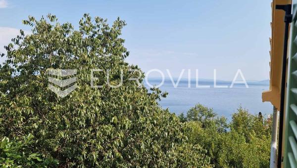 Opatija, Volosko, egy lakás egy felújított történelmi villában Voloskóban, 200 méter