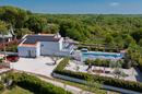 Istria, Višnjan - Luxury 260 m² Villa with a Heated Pool and 4 En-Suite Bedrooms - 2