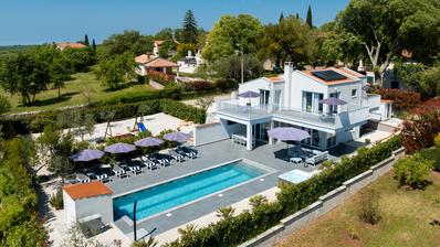 Istrien, Višnjan - Lyxvilla på 260 m² med uppvärmd pool och 4 sovrum med eget badrum