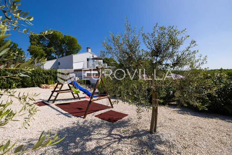 Istria, Višnjan - Luxury 260 m² Villa with a Heated Pool and 4 En-Suite Bedrooms - 9