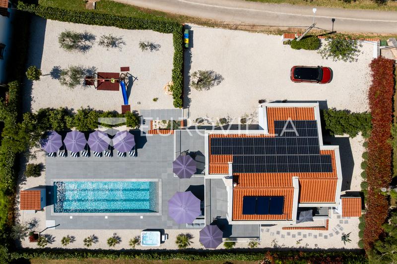 Istria, Višnjan - Luxury 260 m² Villa with a Heated Pool and 4 En-Suite Bedrooms - 3