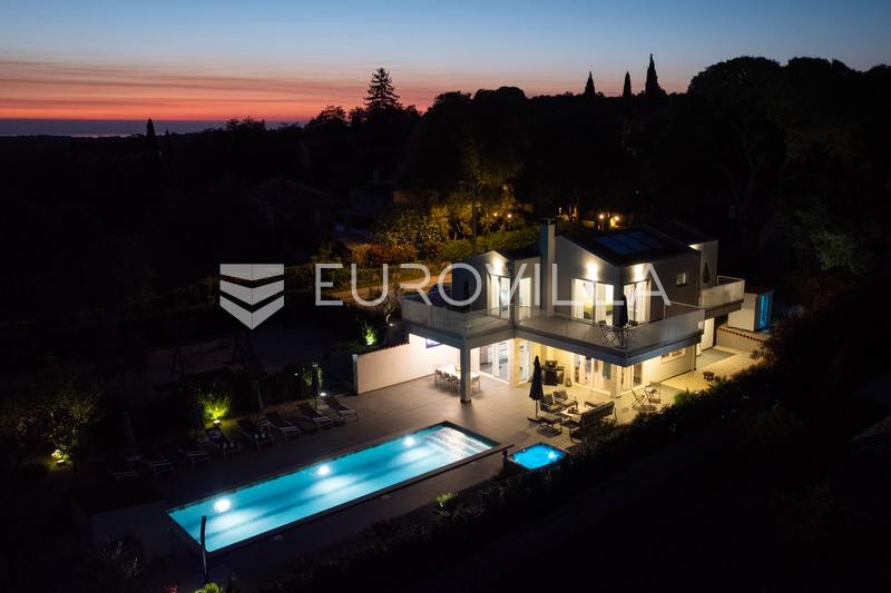 Istria, Višnjan - Luxury 260 m² Villa with a Heated Pool and 4 En-Suite Bedrooms - 4