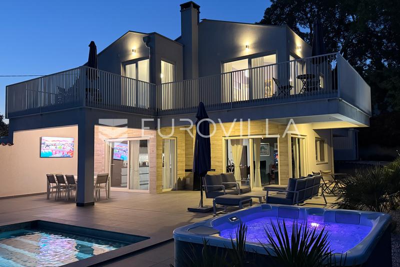 Istria, Višnjan - Luxury 260 m² Villa with a Heated Pool and 4 En-Suite Bedrooms - 5