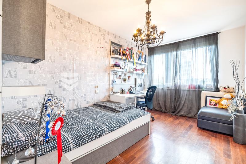 Zagreb, Vrbik, peterosoban stan 202 m² i 2 garažna parking mjesta - 8