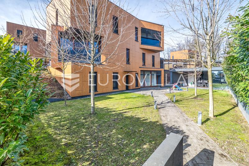 Zagreb, Gorice, beautiful two-bedroom apartment with garden, 150 m², garage, 2 parking spaces