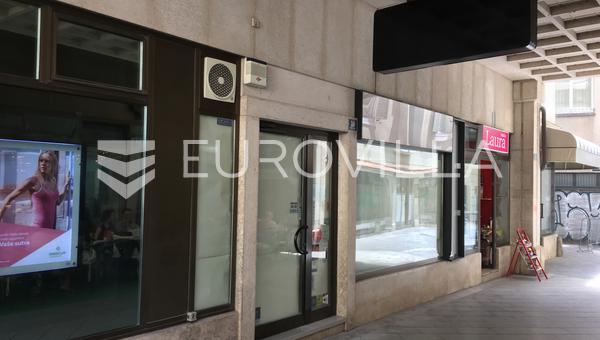 Fiume, centro, ottimo spazio commerciale con vetrina, 49 m²