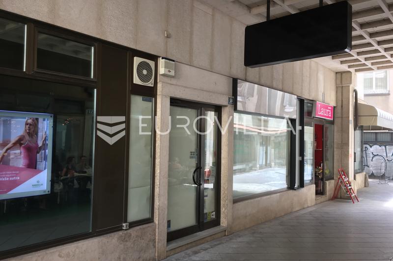 Fiume, centro, ottimo spazio commerciale con vetrina, 49 m²