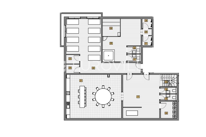 Senj, Bymidte, 385 m² duplex lejlighed med en 700 m² have - 2