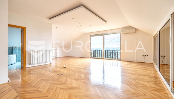 Zagreb, Podsused prekrasna obiteljska kuća 250 m² na parceli 4000 m²