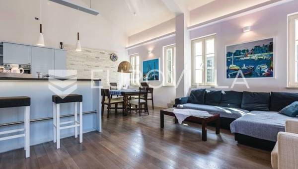 Biograd na Moru, Trosoban stan 90,54m2 u centru grada, 50m od mora