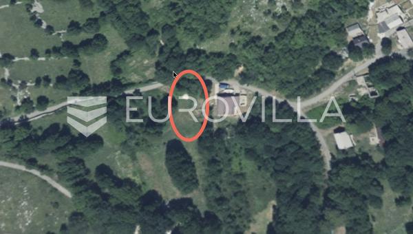 Podbilo, Senj, proje ve başlanmış inşaatı olan inşaat arsası