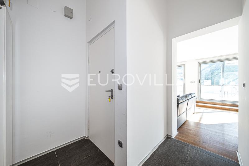 Zagreb, Šestine, prostran četverosoban penthouse s velikom terasom, balkonom i parkingom - 11