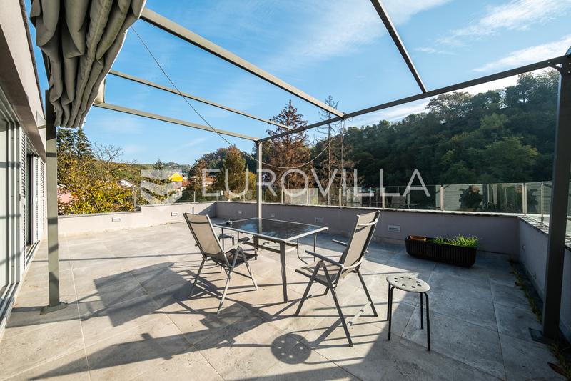 Zagreb, Šestine, prostran četverosoban penthouse s velikom terasom, balkonom i parkingom - 9