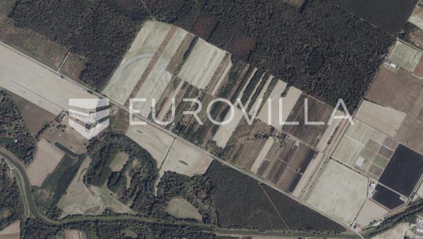 Petrijevci - Terreno agrícola en venta con huerto de perales, 36.028 m²