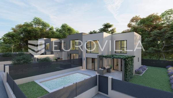Isztria, Novigrad - modern új sorház 103,10 m², medence 19,50 m² - kiváló elhelyezkedés