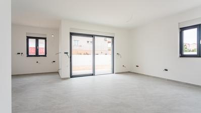 Vodice, prostran dvosoban stan, 115,56 m²