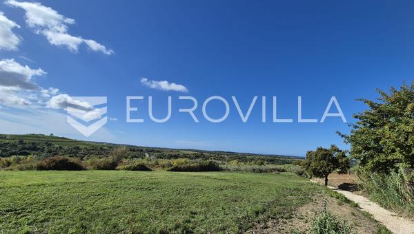 Istra, Buje, građevinsko zemljište B, 1036 m² na odličnoj lokaciji