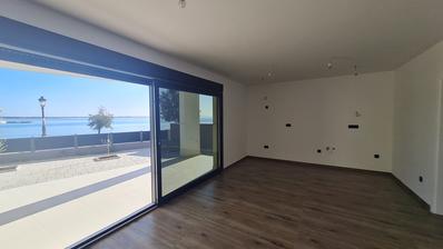 Vir, luksuzan apartman s 3 spavaće sobe, prvi red do mora, centar otoka