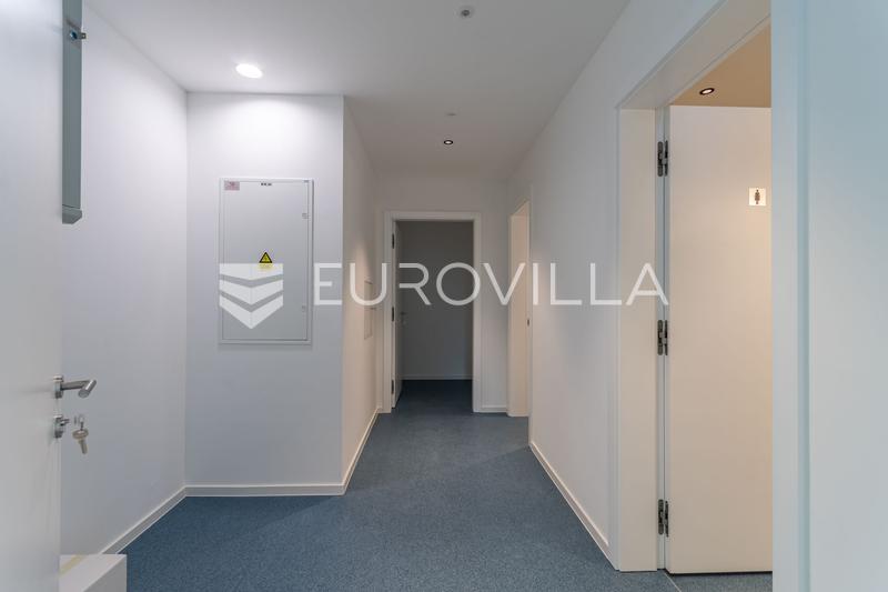 Gornji Kneginec, 327 m² Espacio de oficina dentro de un edificio comercial - 9