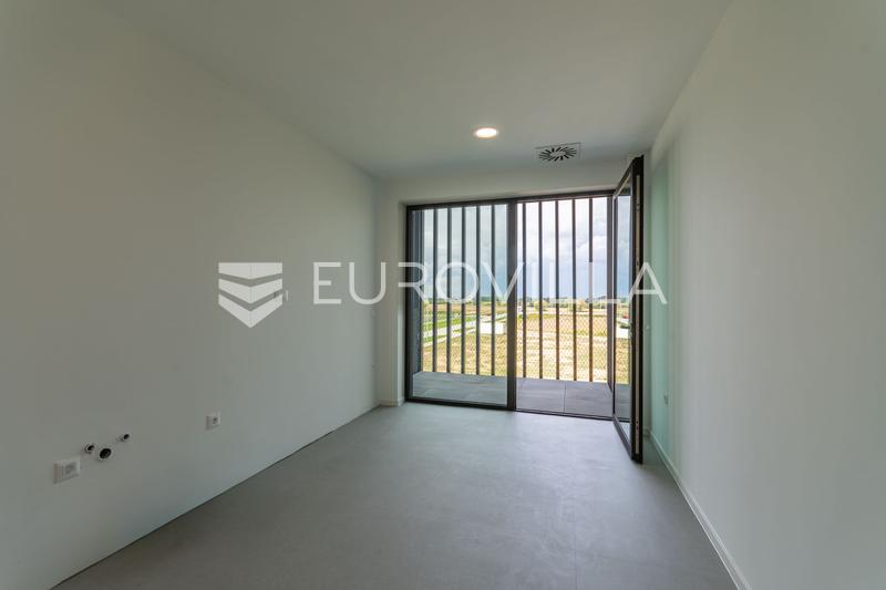 Gornji Kneginec, 327 m² Espacio de oficina dentro de un edificio comercial - 8