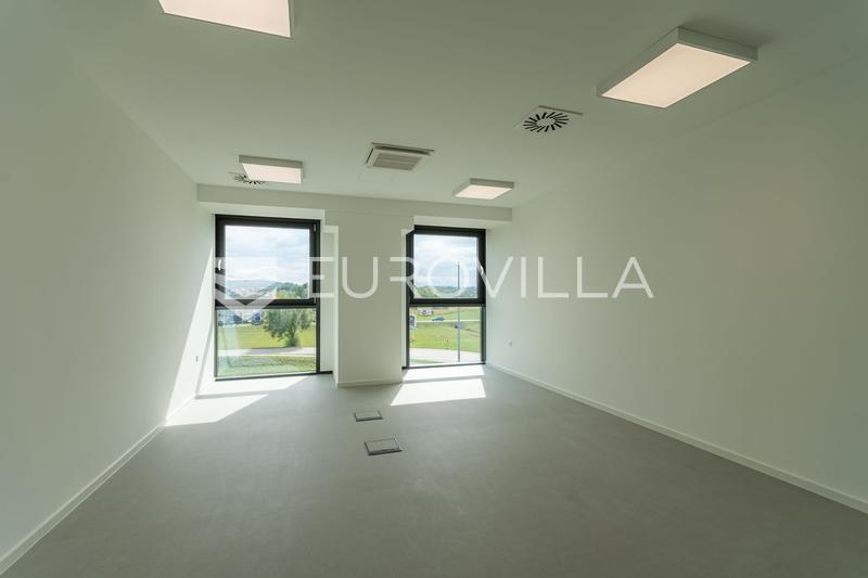Gornji Kneginec, 327 m² Espacio de oficina dentro de un edificio comercial - 7