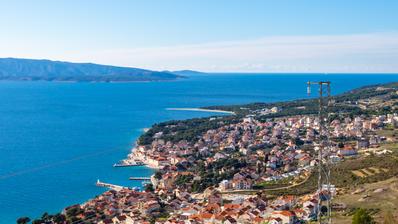 BOL - Brač atraktivní pozemek o rozloze 1 260 m² poblíž slavné pláže Zlatni rat