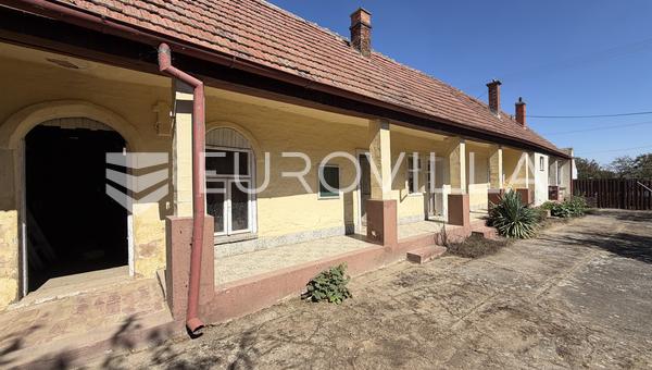 Kecinci, rustikales Haus mit einem großen Grundstück - Potenzial für ländlichen Tourismus