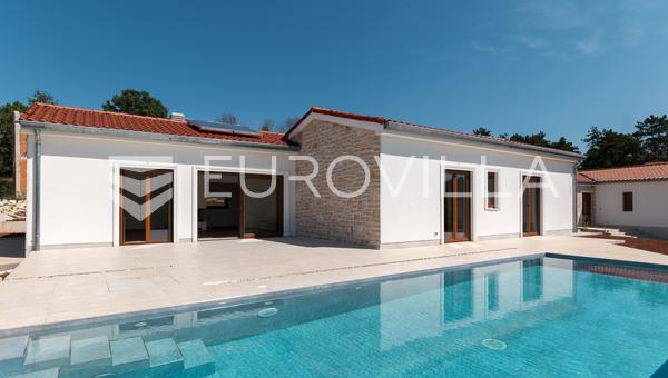 Istra, Majkusi, luksuzna novogradnja s bazenom na parceli od 868 m²