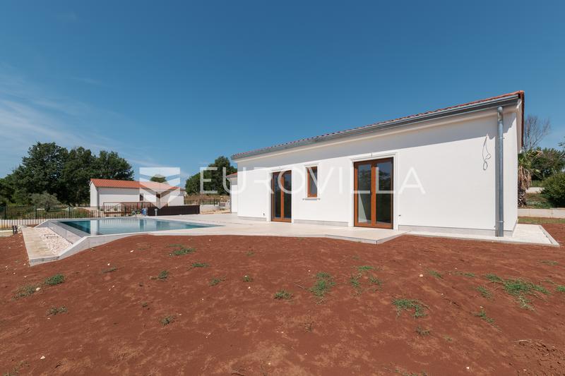 Istra, Majkusi, luksuzna novogradnja z bazenom na parceli 868 m² - 11