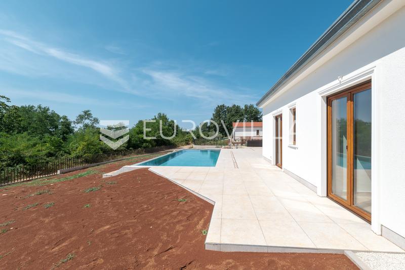 Istra, Majkusi, luksuzna novogradnja z bazenom na parceli 868 m² - 16