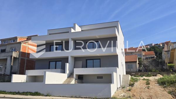 Šibenik, Crnica, ÚJÉPÍTÉSŰ, háromszobás, kétszintes lakás, 166,34 m²