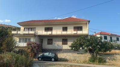 Trogir, Seget Donji, Haus zur Renovierung