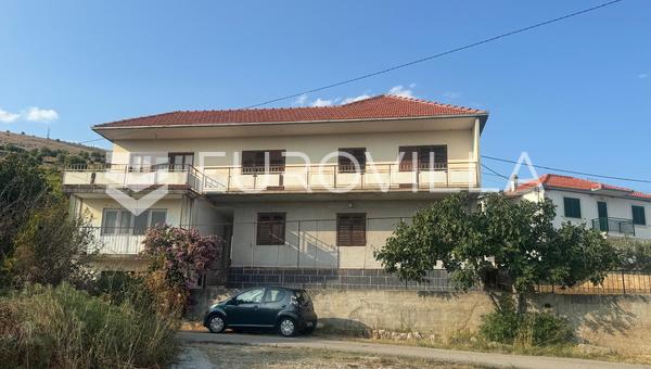 Trogir, Seget Donji, hus för renovering