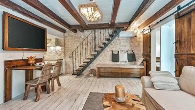 Karlovac, Zadobarje, kuća 100 m² s bazenom i jacuzzijem, 30 m do rijeke Dobre