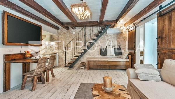 Karlovac, Zadobarje, 100 m² ev, yüzme havuzu ve jakuzi ile, Dobra Nehri'ne 30 m
